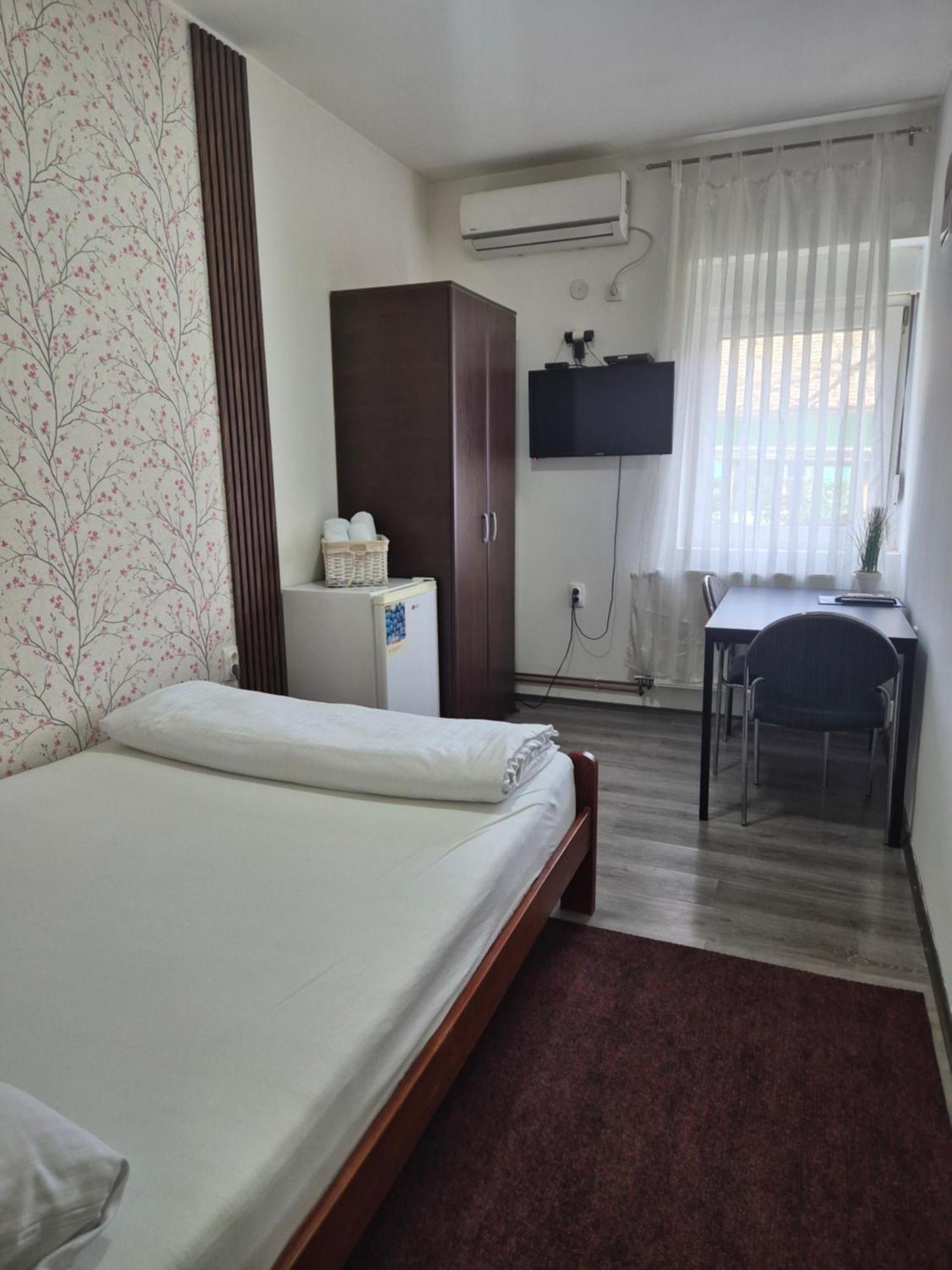 Rooms Villa Luigi Pančevo 外观 照片